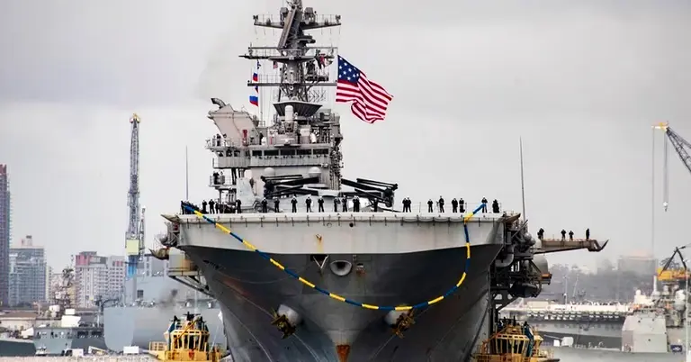 মার্কিন অ্যাম্ফিবিয়াস অ্যাসল্ট শিপ ইউএসএস ত্রিপোলি